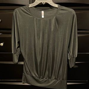 Fun three-quarter length black shirt